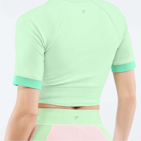 Fabletics Green Women's Crop Top with Colorblock Sleeves. Size Small. - Picture 2 of 7